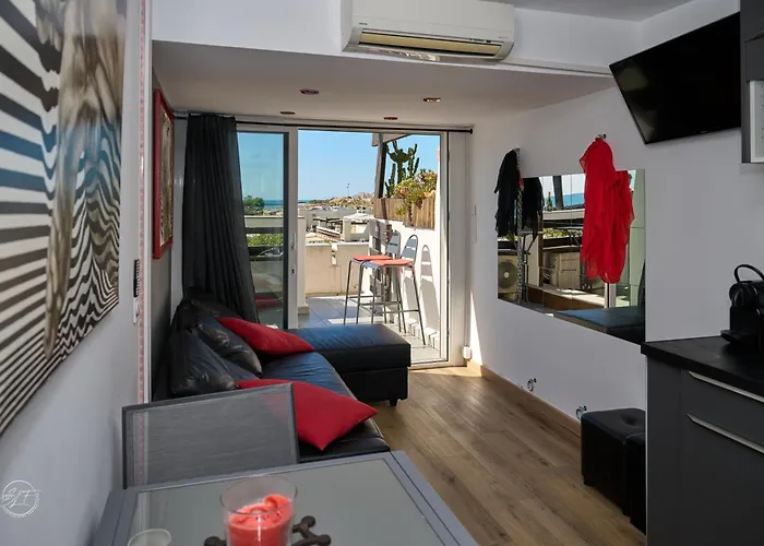 Coursives Red-light 107 Vue Apartamento