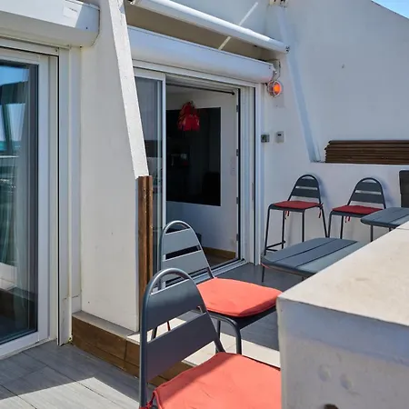 Апартаменты Coursives Red-light 107 Vue *