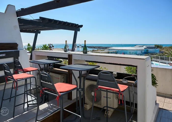 Coursives Red-light 107 Vue Apartment *